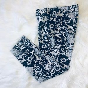 Alfani black and white floral Capri pant